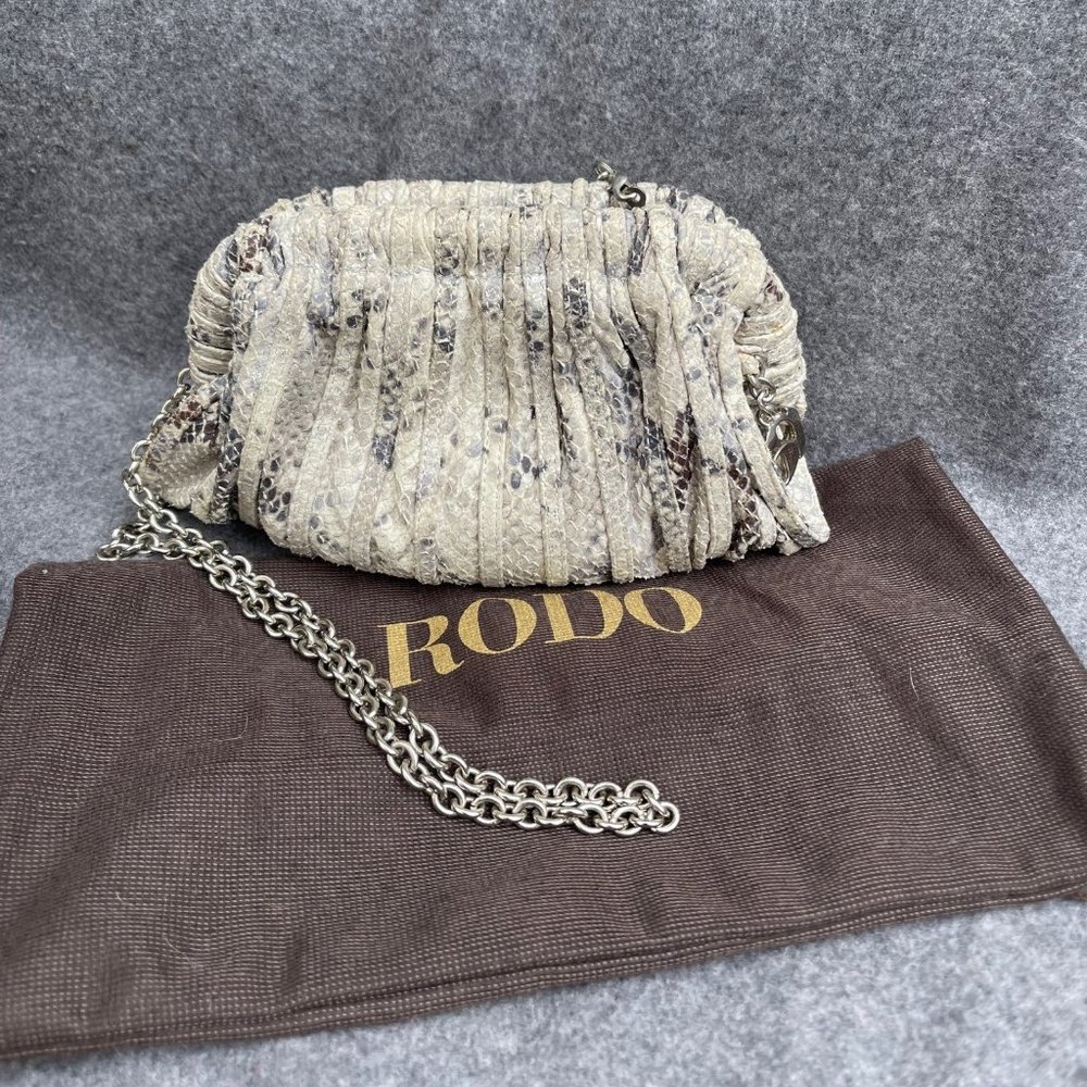 Rodo Roccia Clutch w/Chain in Grey Embossed Leather